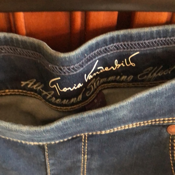 Pull on capris - Picture 2 of 6